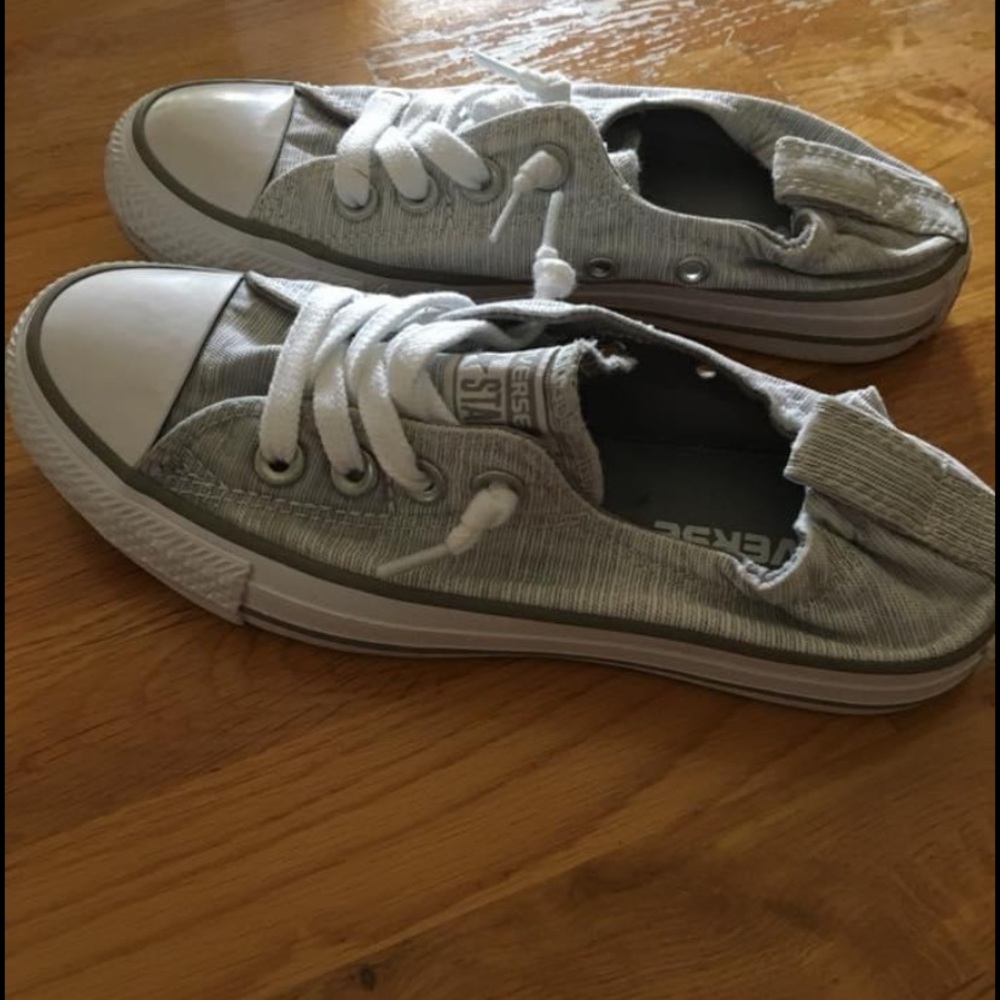 Size 5 converse shoes. Gray excellent condition